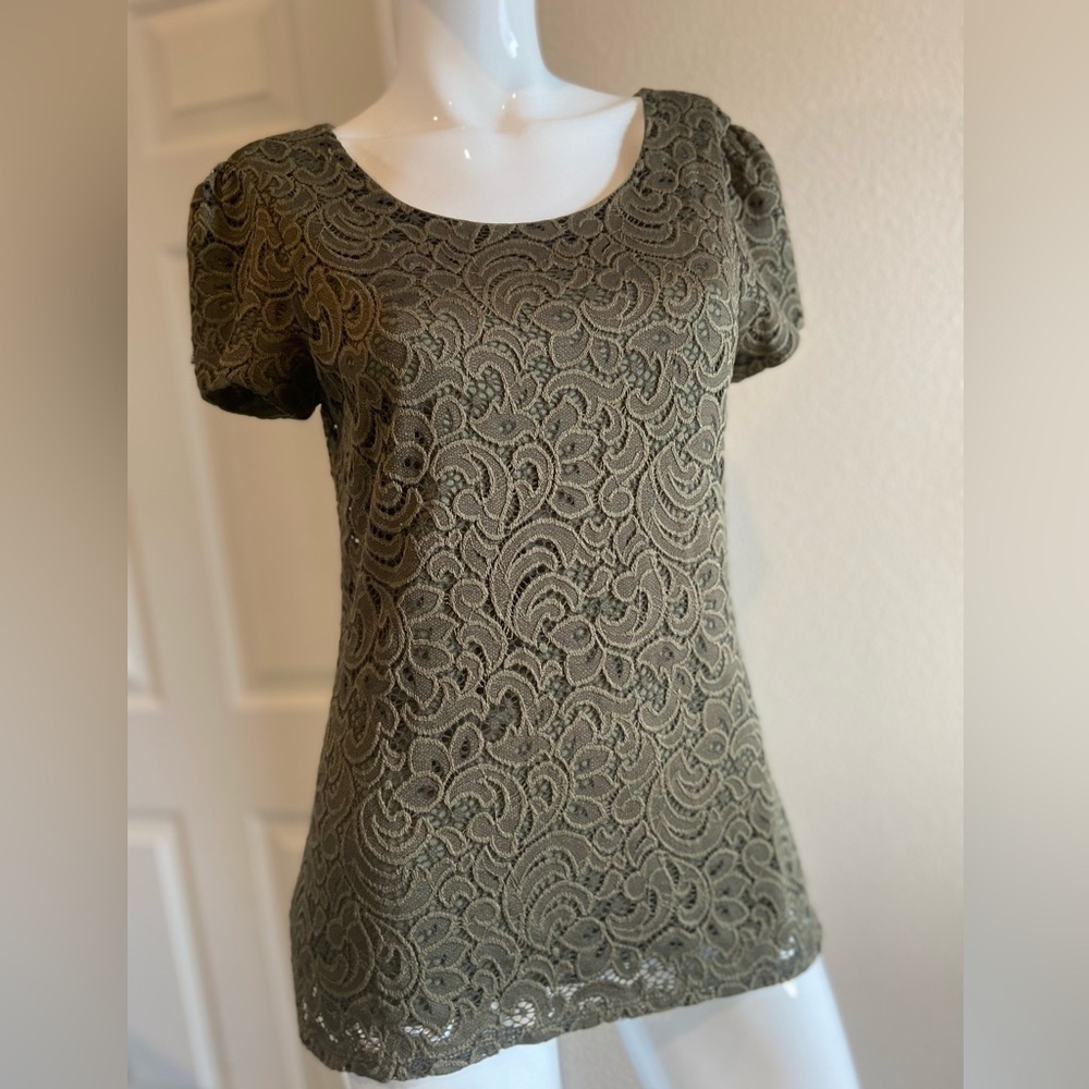 Yellowberry By Mikarose~Green Embroidered Lace Overlay Short Sleeve Top~Size S